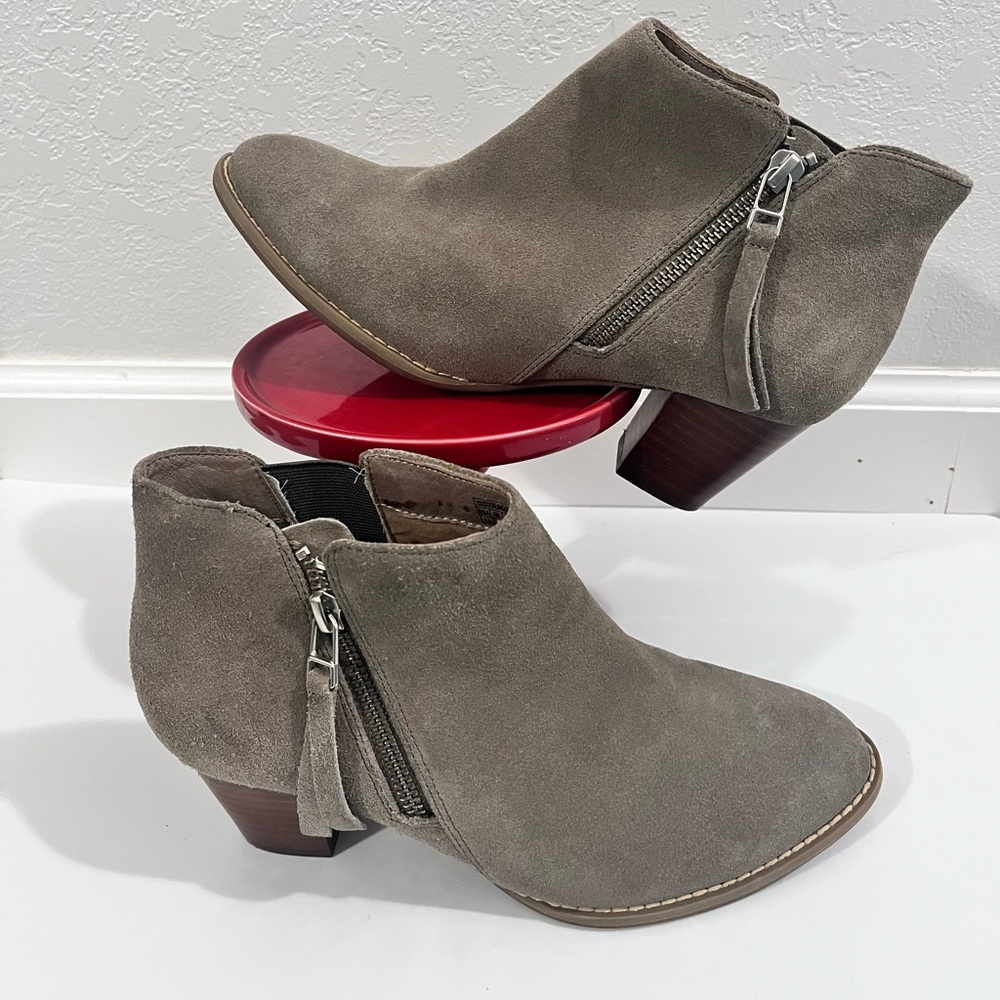 Vionic Suede Ankle Boots with Zipper Size6.5